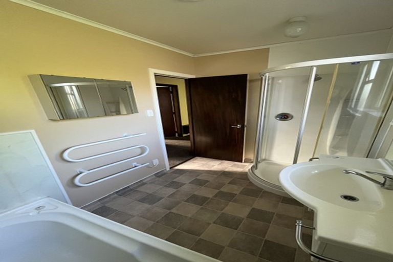 Photo of property in 21 Wakely Road, Newlands, Wellington, 6037