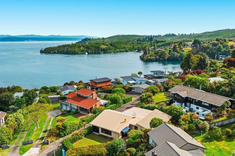 Photo of property in 1/16 Isobel Street, Acacia Bay, Taupo, 3330