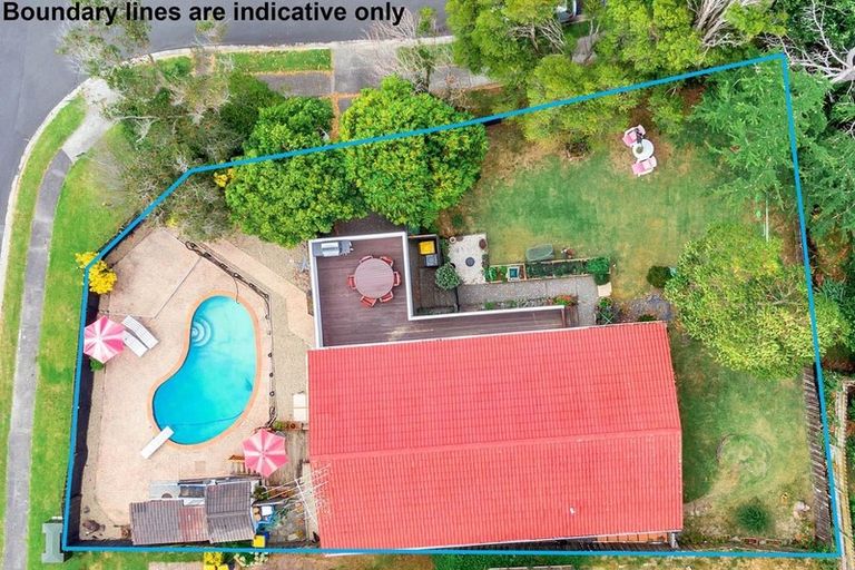 Photo of property in 2 Hollyhock Place, Browns Bay, Auckland, 0630