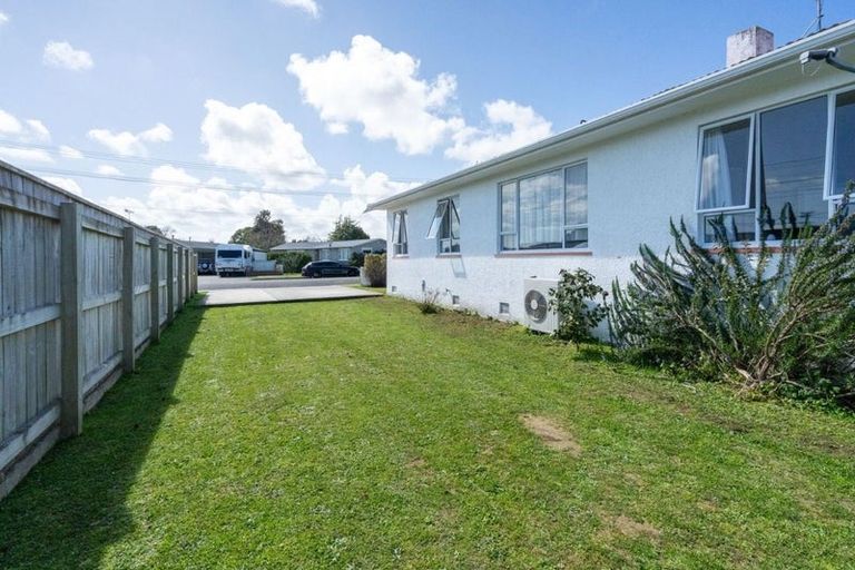 Photo of property in 19 Kings Drive, Levin, 5510