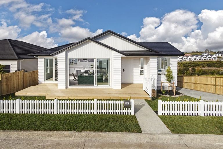 Photo of property in 10 Bine Crescent, Orewa, 0931