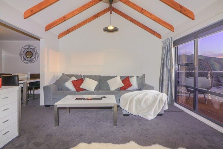 Photo of property in 83 Kakariki Grove, Waikanae, 5036