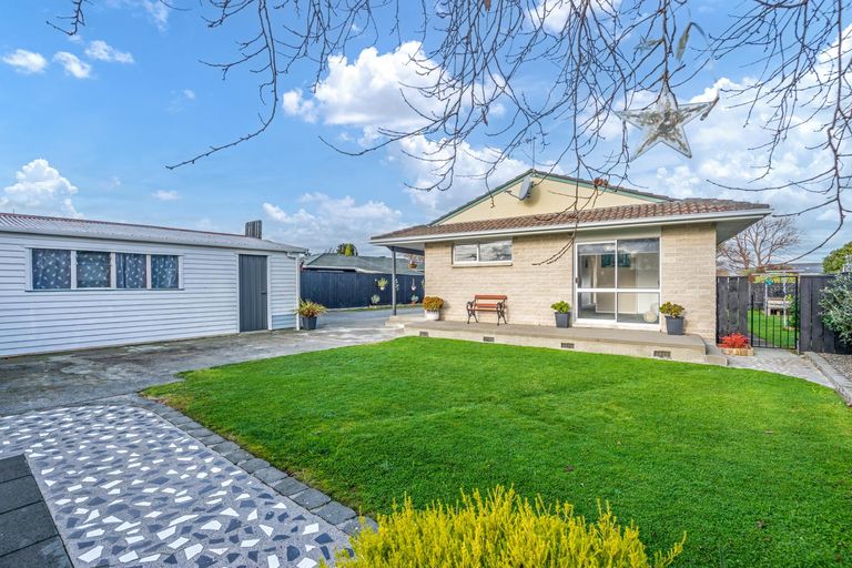 Photo of property in 76 John F Kennedy Drive, Milson, Palmerston North, 4414