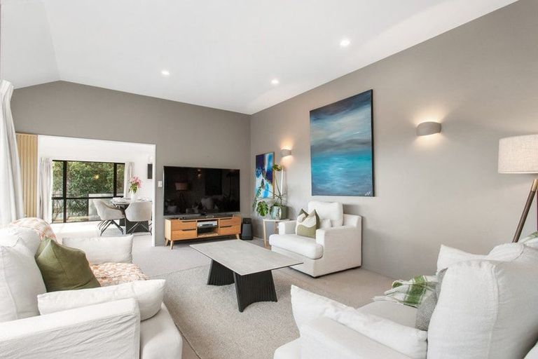 Photo of property in 106 Cannon Hill Crescent, Mount Pleasant, Christchurch, 8081