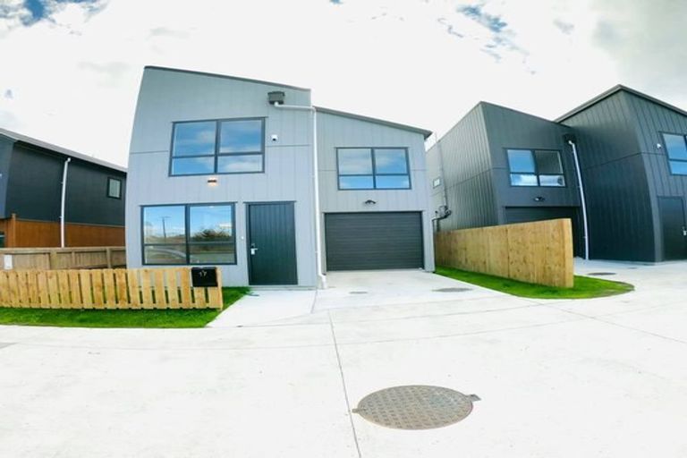Photo of property in 17 Dinaric Lane, Westgate, Auckland, 0814