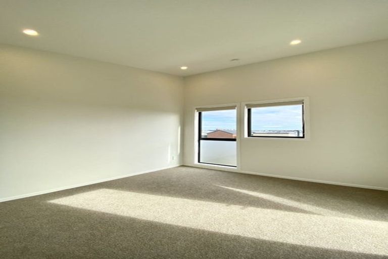 Photo of property in 21 Tahingamanu Road, Hobsonville, Auckland, 0616