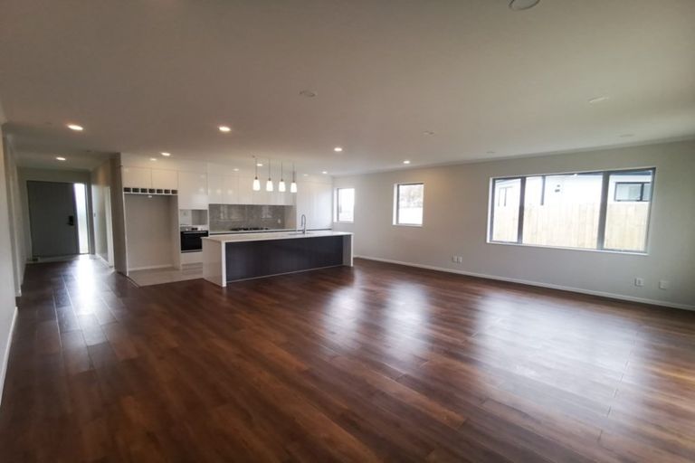 Photo of property in 1 Huahua Crescent, Papakura, 2110