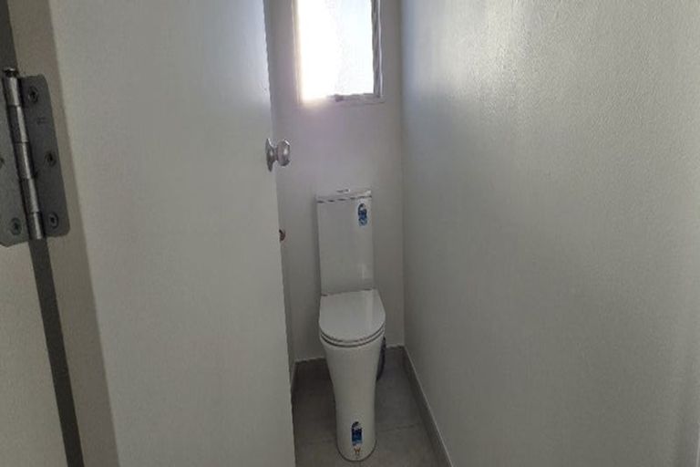 Photo of property in 2/24 Wylie Avenue, Sunnynook, Auckland, 0620