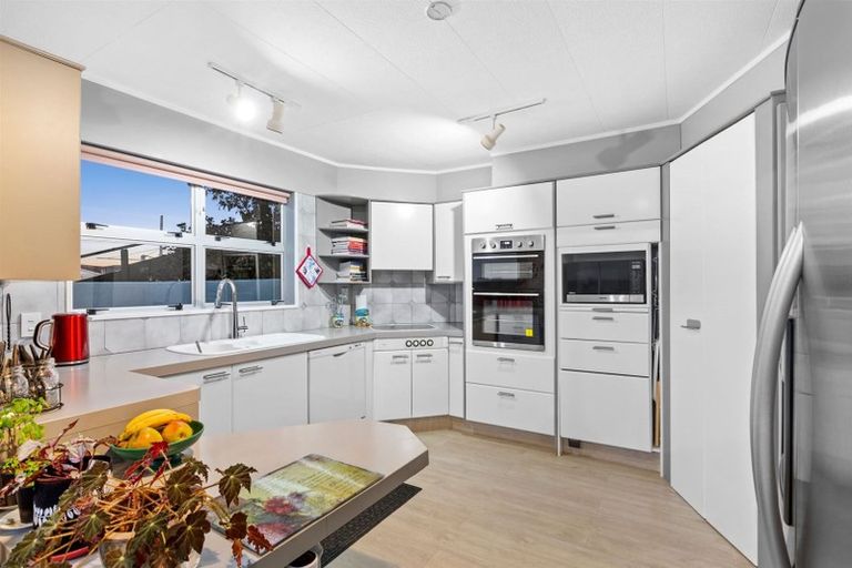 Photo of property in 19 Findlay Street, Moturoa, New Plymouth, 4310
