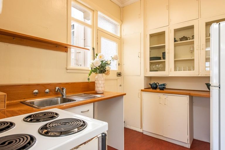 Photo of property in 2u2 Hawker Street, Mount Victoria, Wellington, 6011