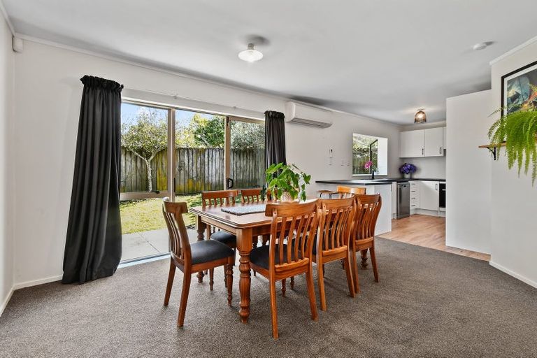 Photo of property in 21 Tonson Place, Weymouth, Auckland, 2103