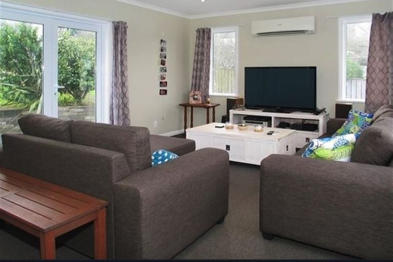 Photo of property in 106 Broderick Road, Johnsonville, Wellington, 6037