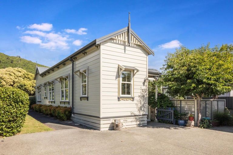 Photo of property in 2 Martin Street, Waikanae, 5036