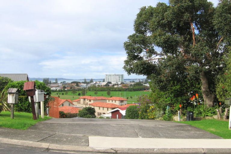 Photo of property in 8a Orewa Heights Crescent, Orewa, 0931