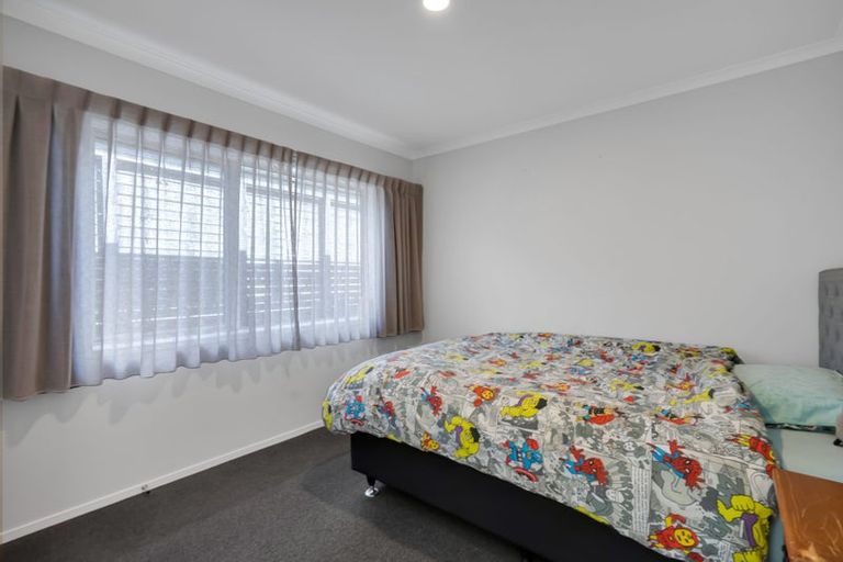 Photo of property in 12 Oakmont Crescent, Waiwhakaiho, New Plymouth, 4312