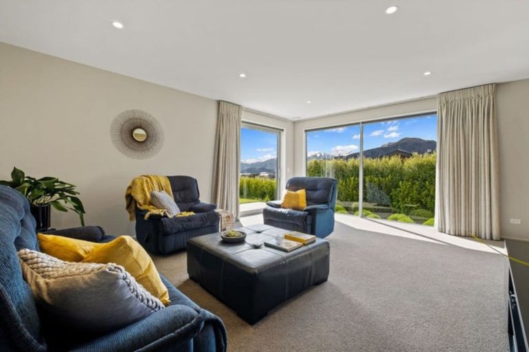 Photo of property in 12 Edgewood Place, Wanaka, 9305