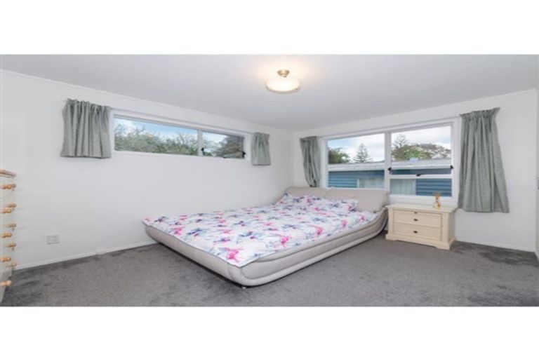 Photo of property in 3 Surman Place, Glen Eden, Auckland, 0602