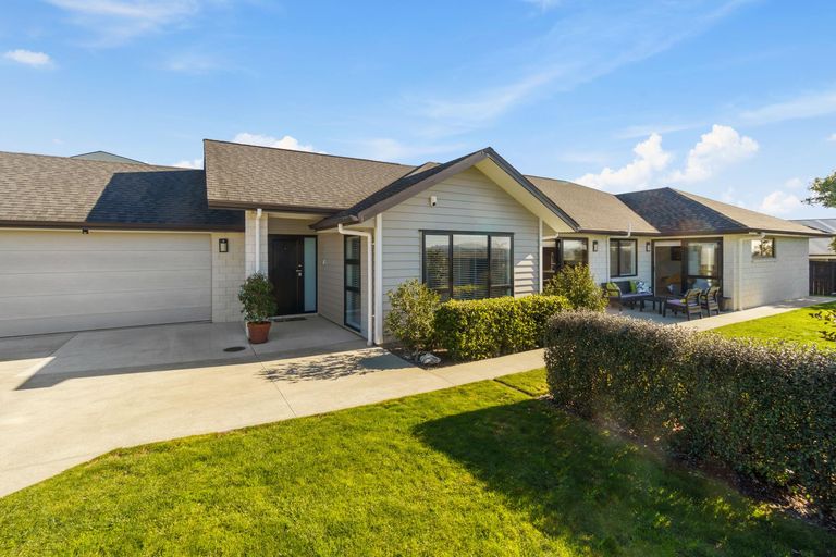 Photo of property in 8 Laylin Place, Pukekohe, 2120