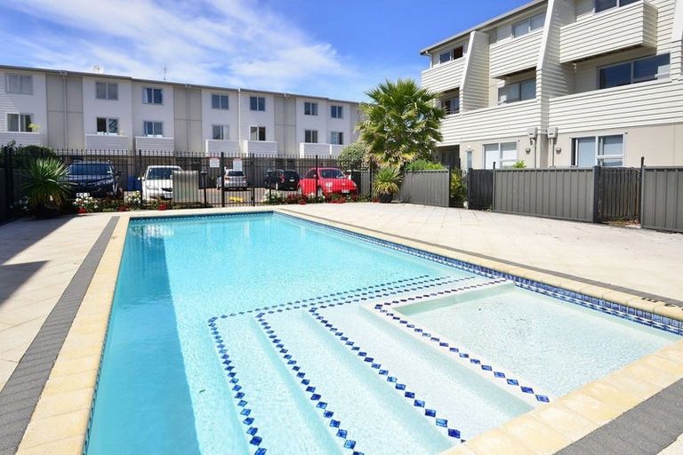 Photo of property in 39/3 Riverside Road, Orewa, 0931