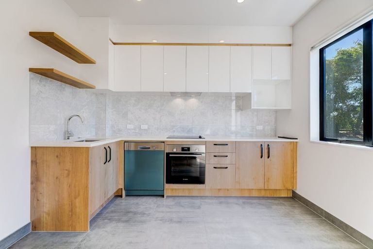 Photo of property in 11/9 Schnapper Rock Road, Greenhithe, Auckland, 0632