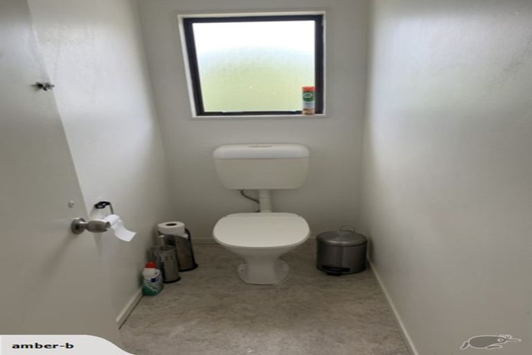 Photo of property in 18 Loughanure Place, Massey, Auckland, 0614