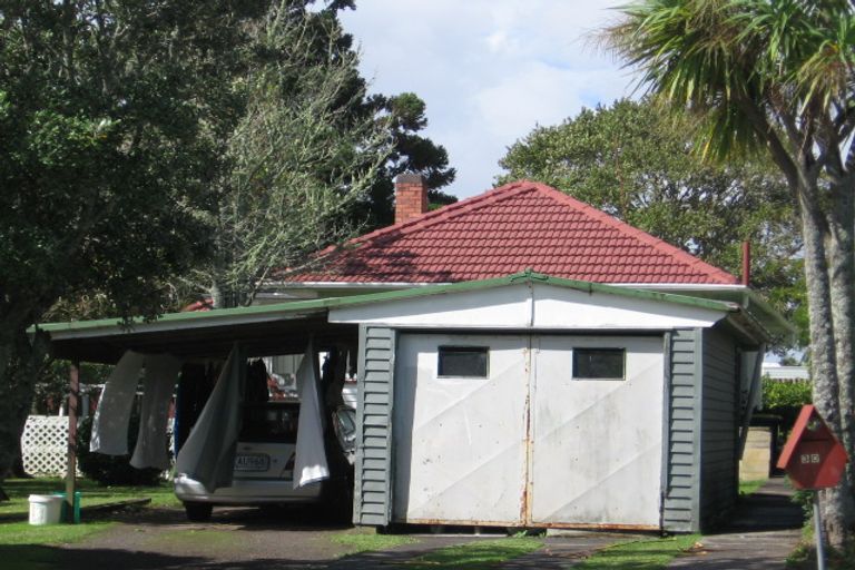 Photo of property in 28 Fairdene Avenue, Henderson, Auckland, 0610