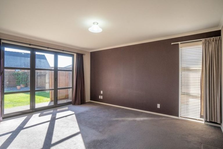 Photo of property in 11 Geneva Terrace, Kelvin Grove, Palmerston North, 4414