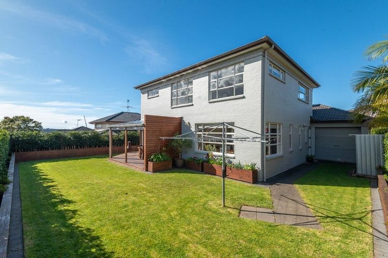 Photo of property in 4 Laurel Oak Drive, Schnapper Rock, Auckland, 0632