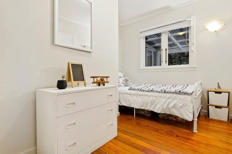 Photo of property in 30 Mahoe Road, Titirangi, Auckland, 0604