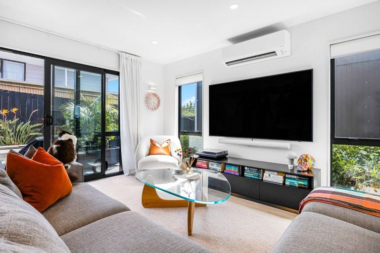 Photo of property in 14b Kelwyn Road, Kelston, Auckland, 0602