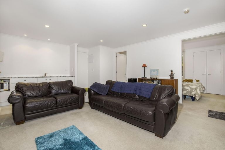 Photo of property in 29 Evelyn Road, Cockle Bay, Auckland, 2014