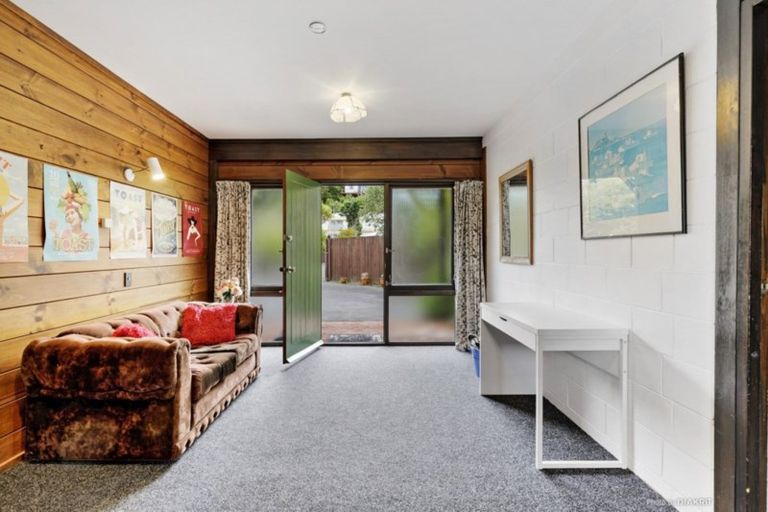 Photo of property in 25 Severn Street, Island Bay, Wellington, 6023