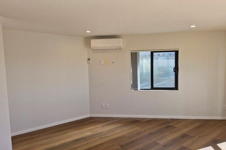 Photo of property in 12 Westergrove Place, West Harbour, Auckland, 0618