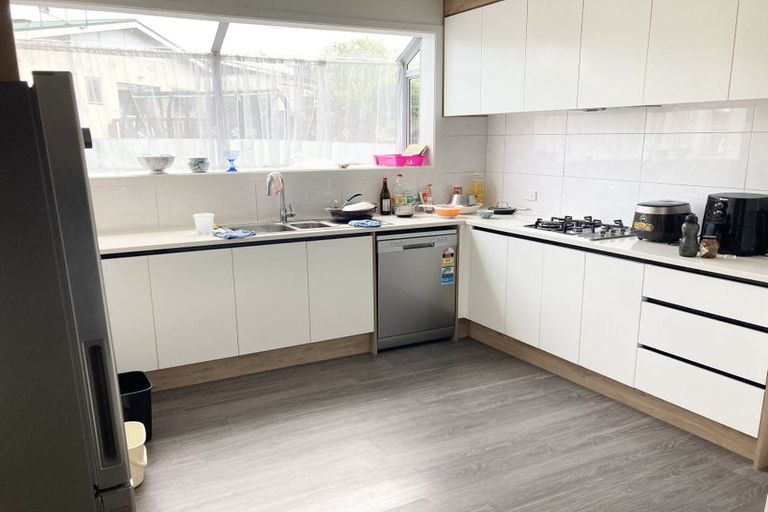 Photo of property in 11 Miro Street, New Lynn, Auckland, 0600