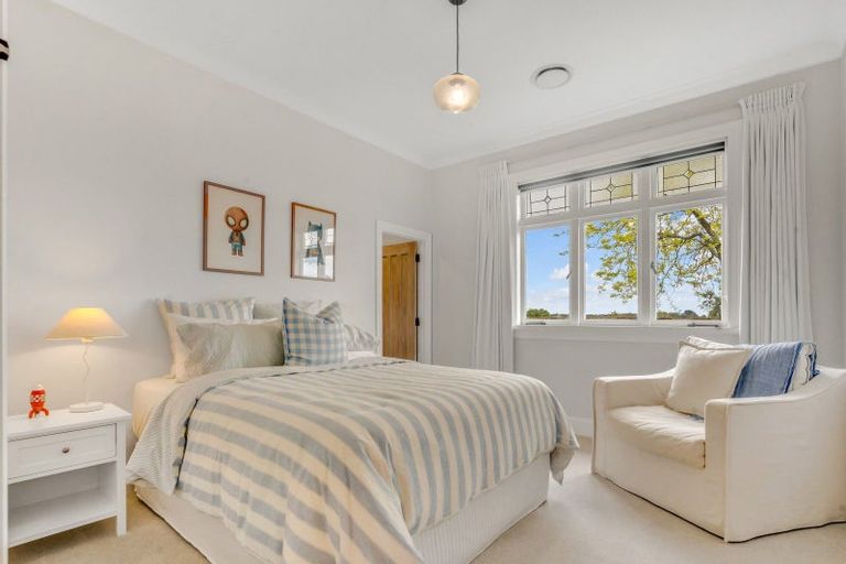 Photo of property in 17 Griggs Road, Whitford, Howick, 2571