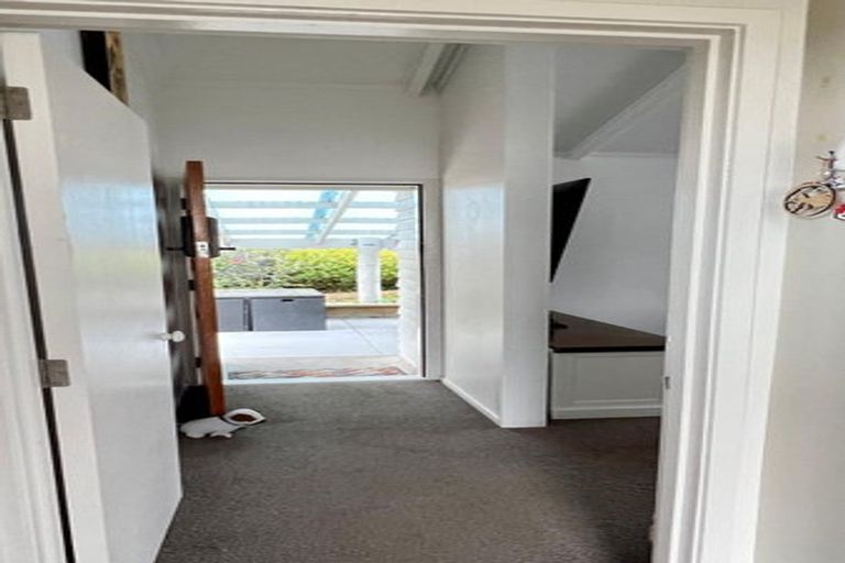 Photo of property in 32 Sunvue Road, Glen Eden, Auckland, 0602