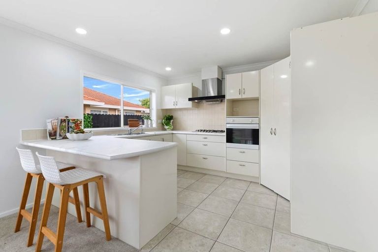Photo of property in 8 Willowbank Close, East Tamaki Heights, Auckland, 2016