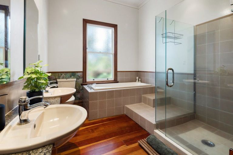 Photo of property in 23 Ruakiwi Road, Hamilton Lake, Hamilton, 3204