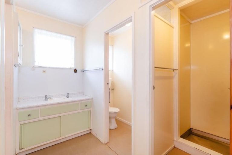 Photo of property in 2 Sunvue Road, Glen Eden, Auckland, 0602