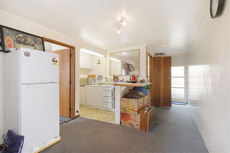 Photo of property in 1a/1 Divich Avenue, Te Atatu South, Auckland, 0610