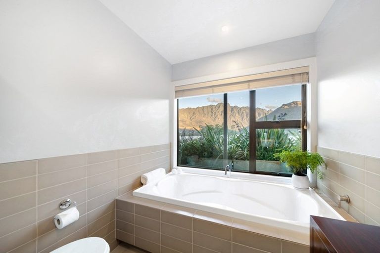 Photo of property in Marina Village, 10/10 Marina Drive, Frankton, Queenstown, 9300