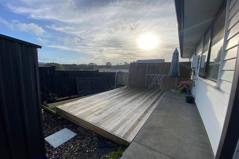 Photo of property in 13 Franheim Crescent, Orewa, 0931