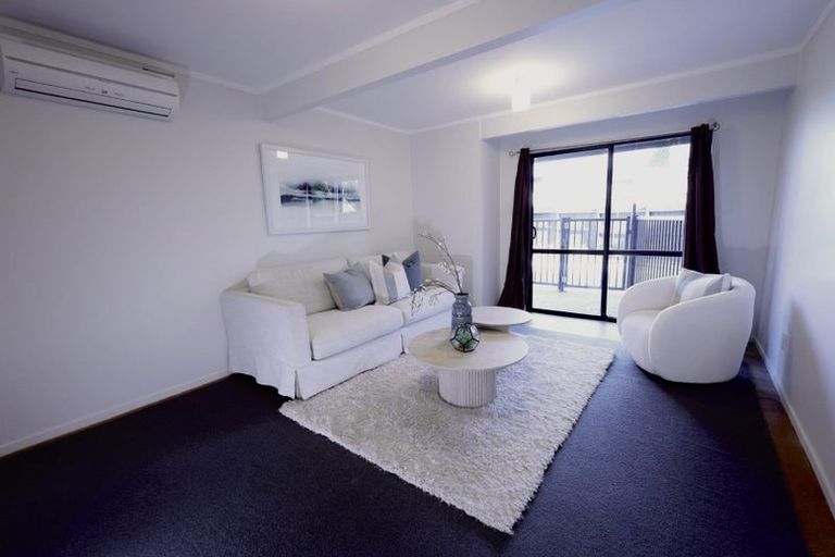 Photo of property in 141 West Harbour Drive, West Harbour, Auckland, 0618