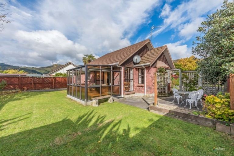 Photo of property in 16 Mcenroe Grove, Naenae, Lower Hutt, 5011