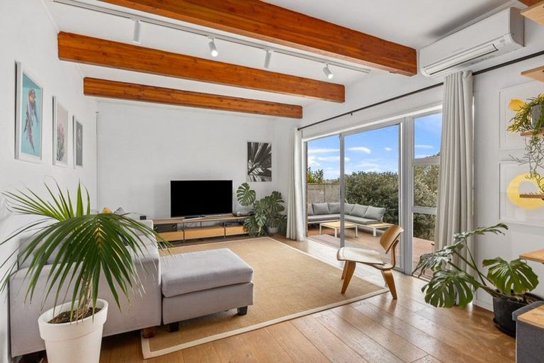 Photo of property in 5 Kotinga Avenue, Glen Eden, Auckland, 0602