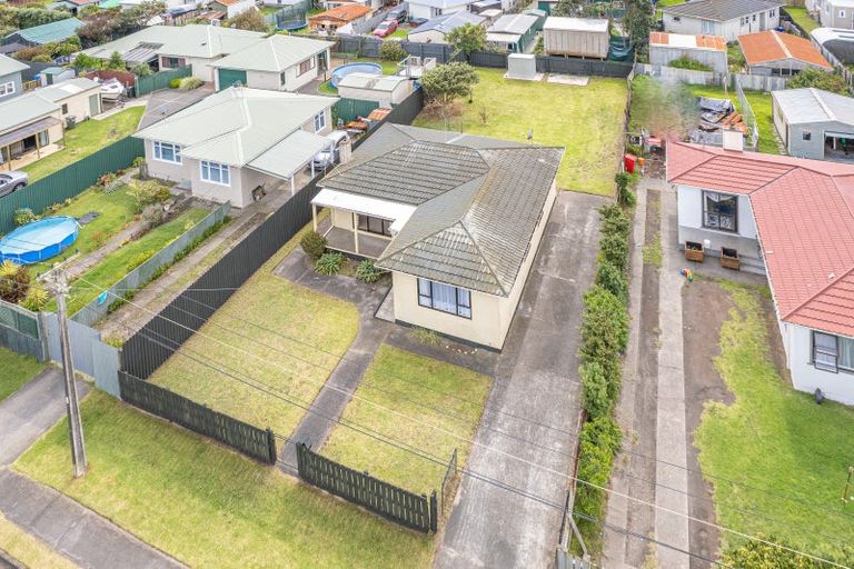 Photo of property in 2 Arawa Place, Castlecliff, Whanganui, 4501