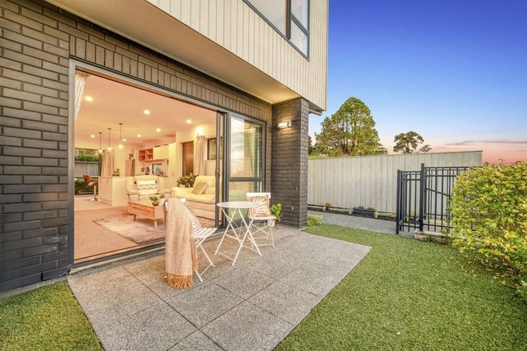 Photo of property in 13 Maureen Close, East Tamaki Heights, Auckland, 2016