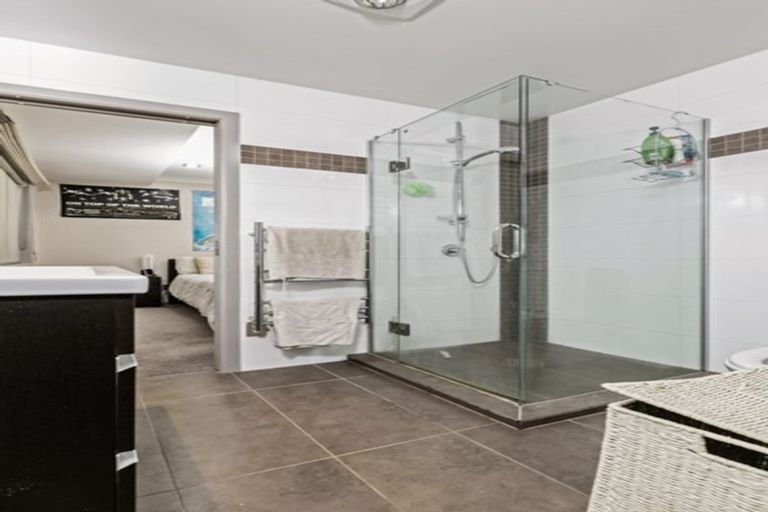 Photo of property in 35 Holdens Road, Henderson, Auckland, 0612