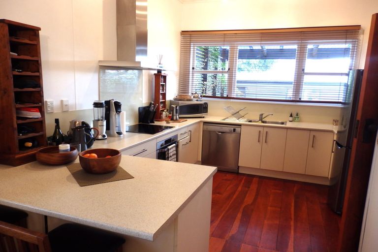 Photo of property in 16 Queen Street, Cambridge, 3434