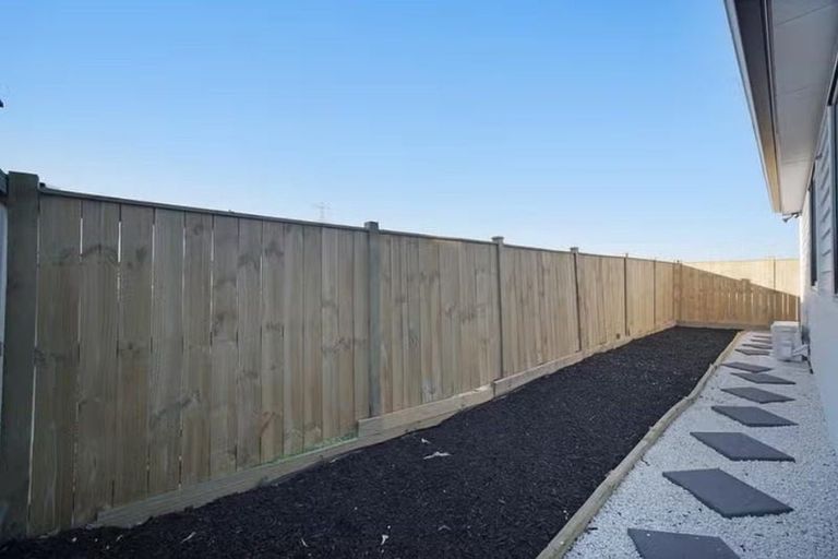Photo of property in 30 Cloonlyon Drive, Flat Bush, Auckland, 2019